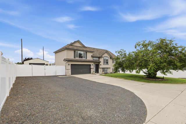 604 S McMillan Rd, Greenacres, WA 99016
