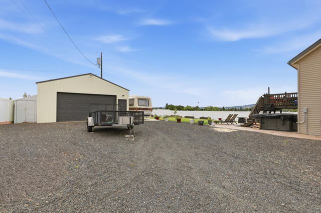 604 S McMillan Rd, Greenacres, WA 99016