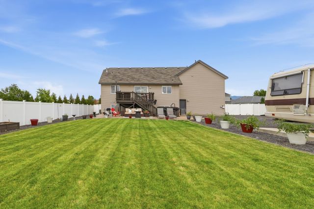 604 S McMillan Rd, Greenacres, WA 99016