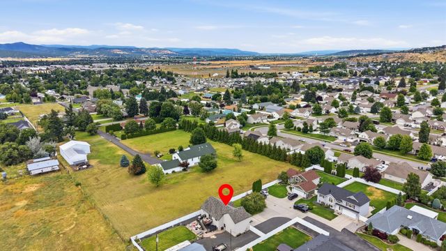 604 S McMillan Rd, Greenacres, WA 99016