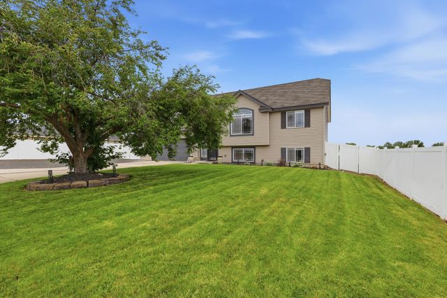 604 S McMillan Rd, Greenacres, WA 99016