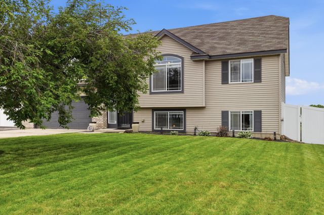 604 S McMillan Rd, Greenacres, WA 99016
