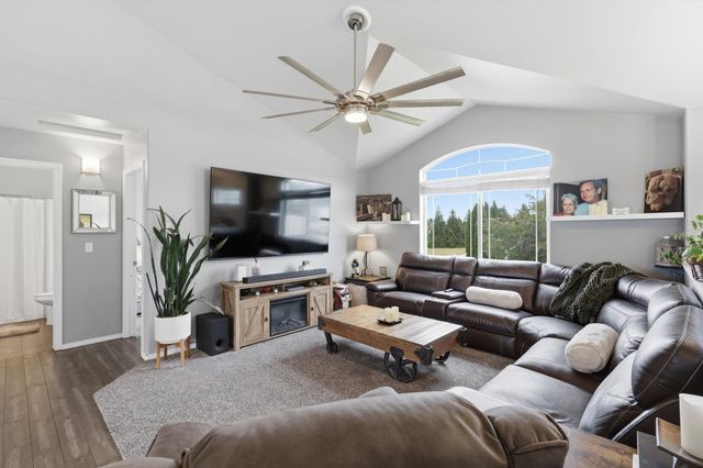604 S McMillan Rd, Greenacres, WA 99016