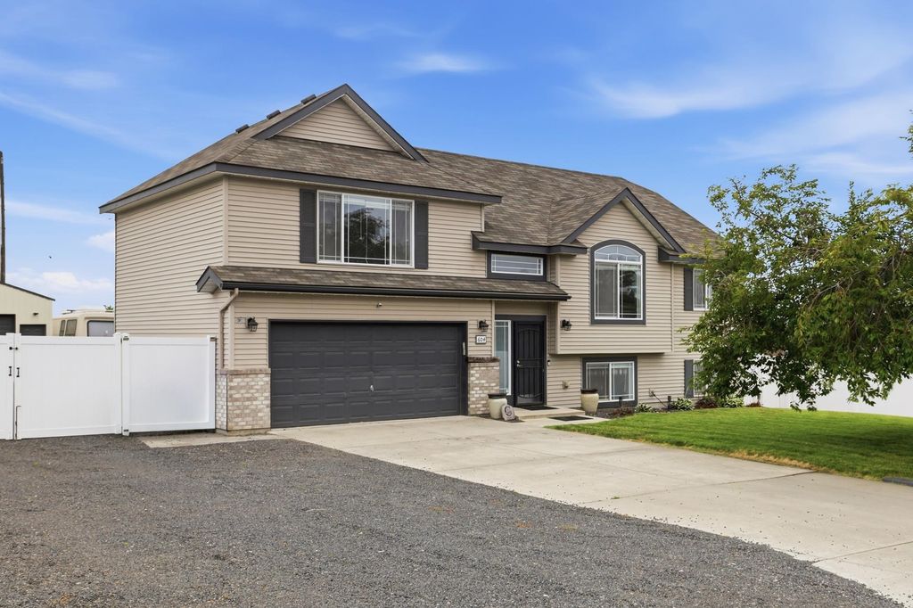 604 S McMillan Rd, Greenacres, WA 99016