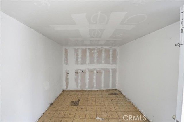 1049 E Claremont, Pasadena, CA 91104