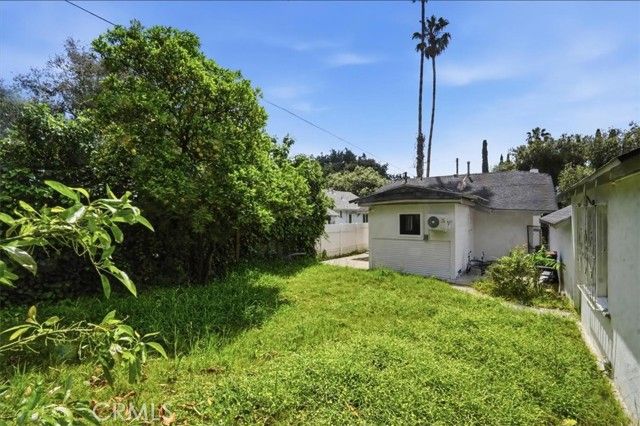 1049 E Claremont, Pasadena, CA 91104