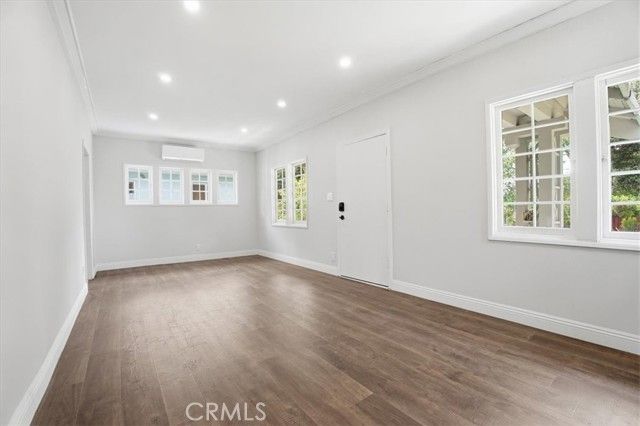 1049 E Claremont, Pasadena, CA 91104