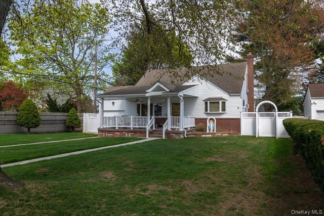 51 Louis Drive, Farmingdale, NY 11735