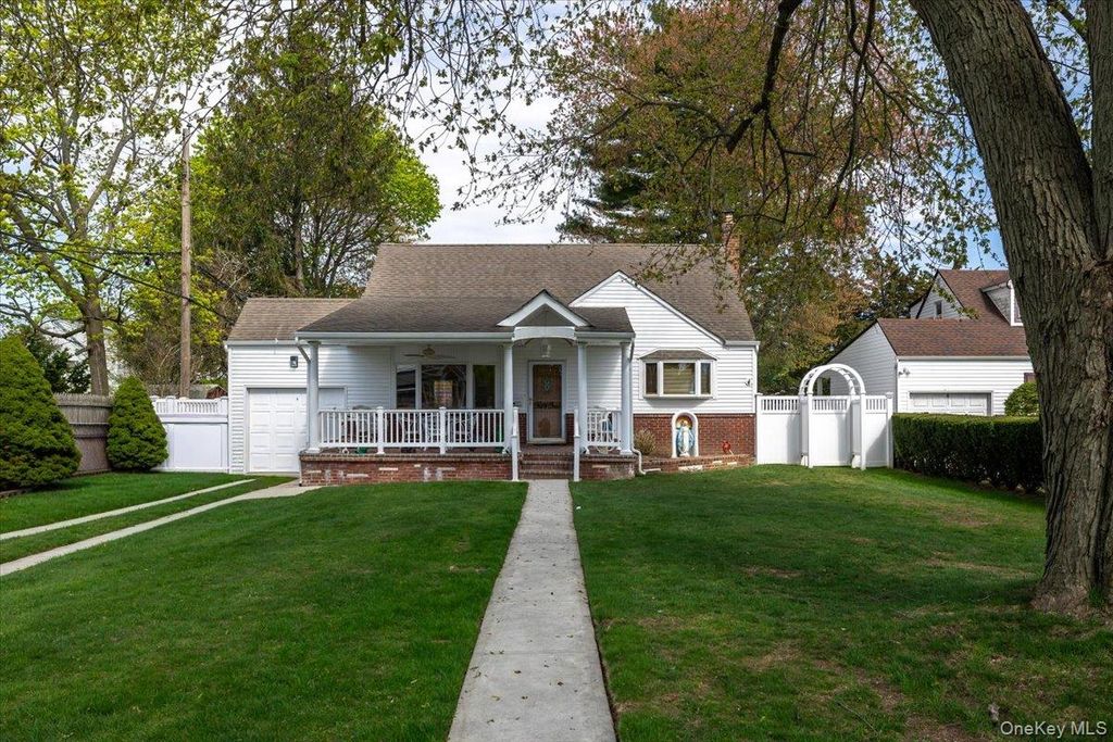 51 Louis Drive, Farmingdale, NY 11735