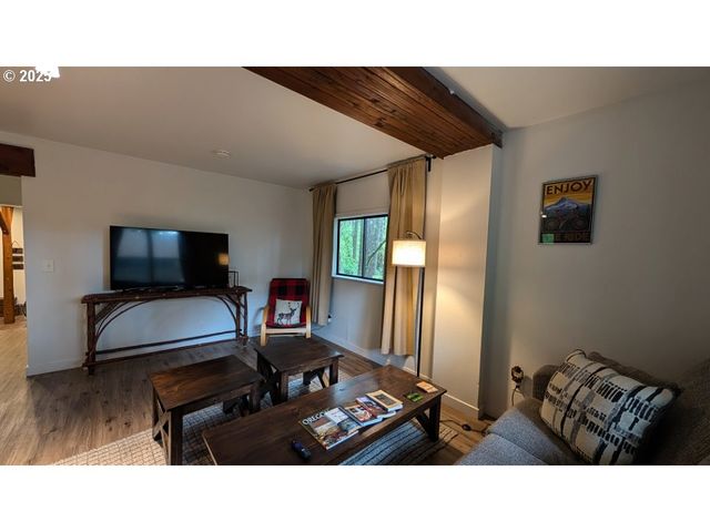 24120 E FARRAGUT St, Welches, OR 97067