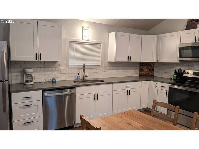 24120 E FARRAGUT St, Welches, OR 97067