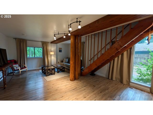 24120 E FARRAGUT St, Welches, OR 97067