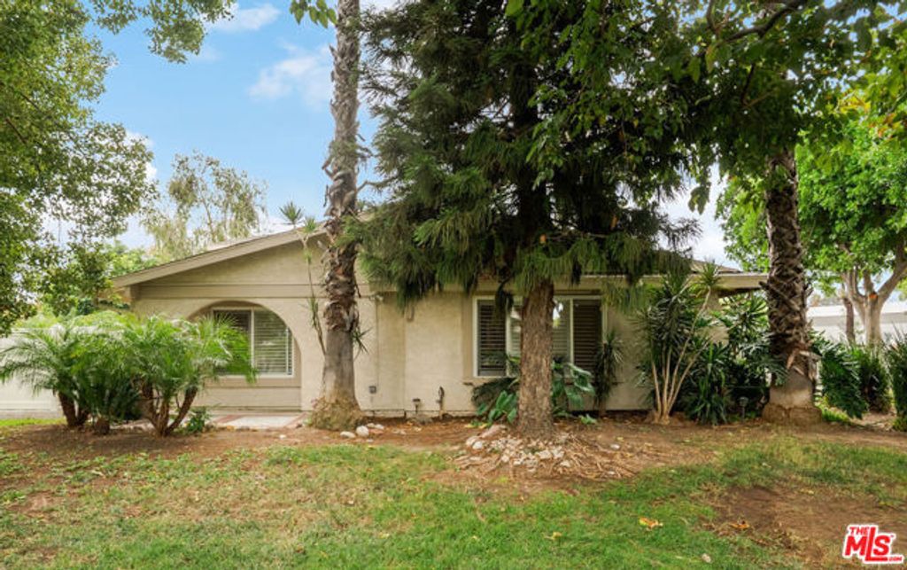 1313 Via Santiago A, Corona, CA 92882