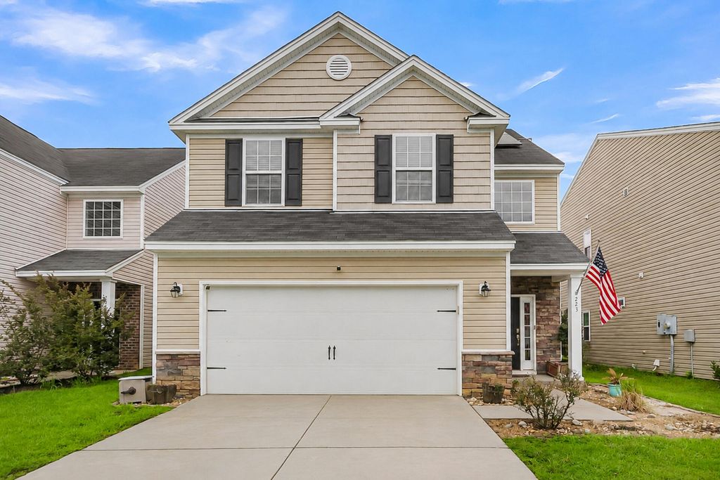 Image 1 of property listing at 223 Longford Drive, Summerville, SC 29483