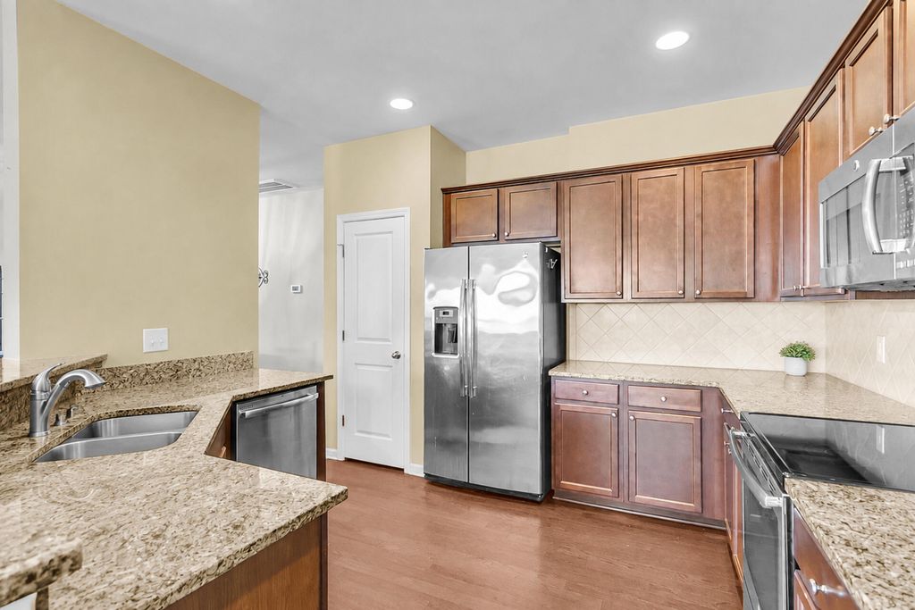 Image 11 of property listing at 223 Longford Drive, Summerville, SC 29483