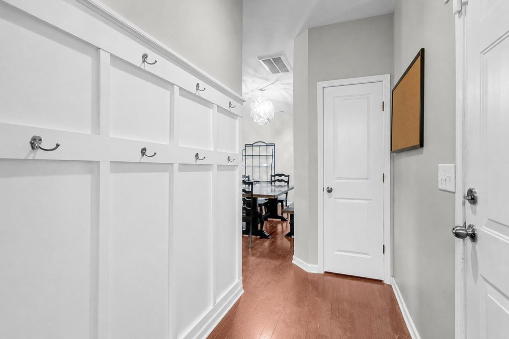Image 3 of property listing at 223 Longford Drive, Summerville, SC 29483