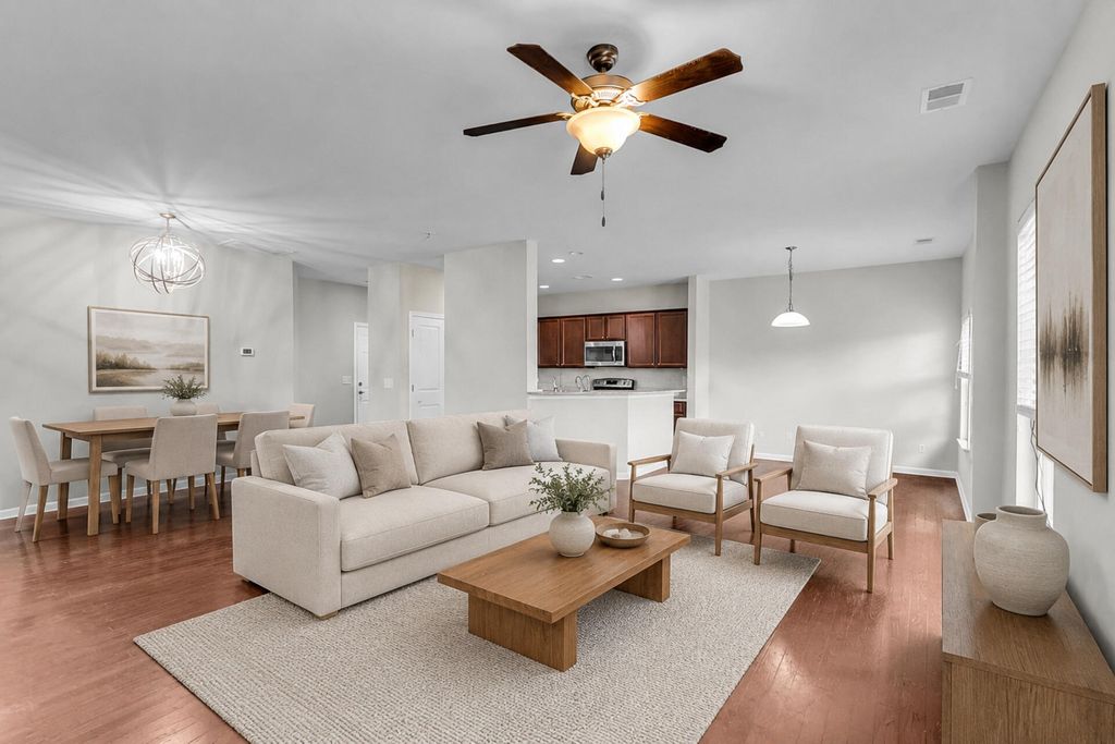 Image 6 of property listing at 223 Longford Drive, Summerville, SC 29483