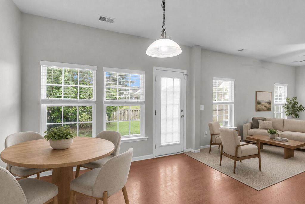 Image 7 of property listing at 223 Longford Drive, Summerville, SC 29483