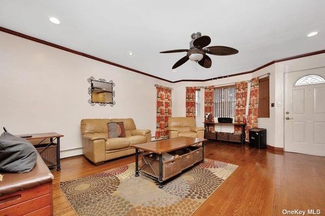 216 Swalm Street A, Westbury, NY 11590