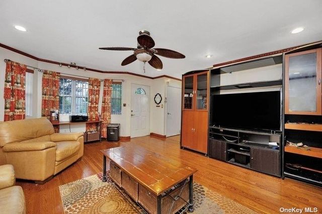 216 Swalm Street A, Westbury, NY 11590