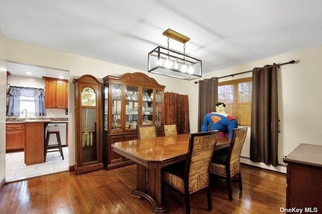 216 Swalm Street A, Westbury, NY 11590