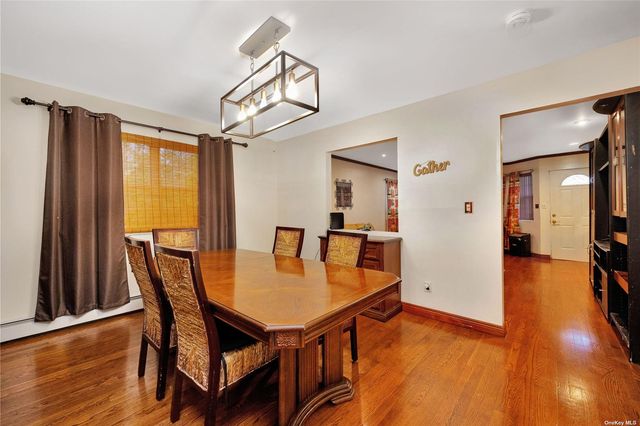 216 Swalm Street A, Westbury, NY 11590