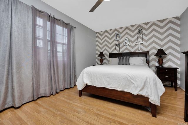 216 Swalm Street A, Westbury, NY 11590