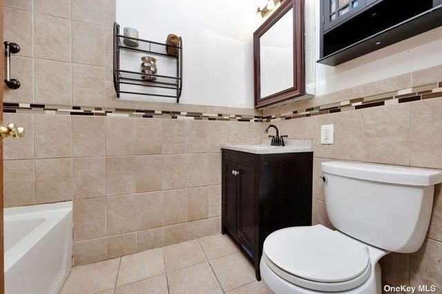 216 Swalm Street A, Westbury, NY 11590