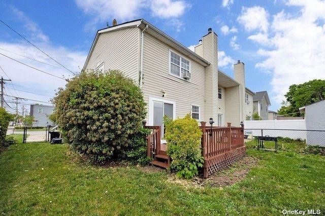 216 Swalm Street A, Westbury, NY 11590