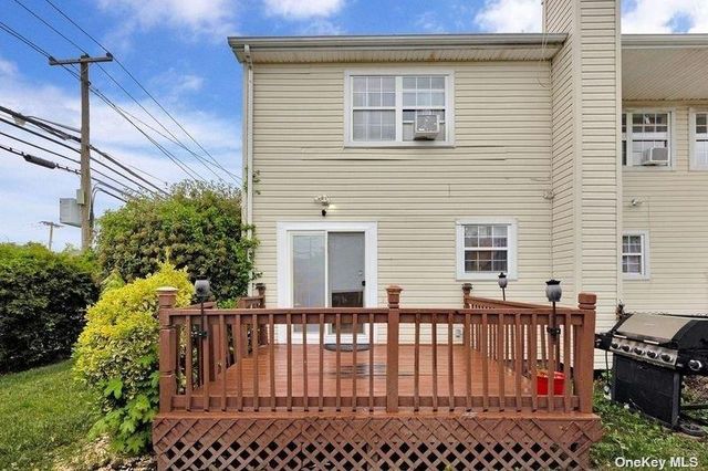 216 Swalm Street A, Westbury, NY 11590