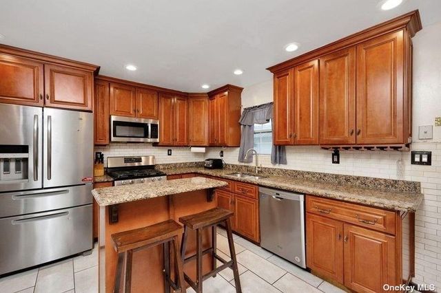 216 Swalm Street A, Westbury, NY 11590