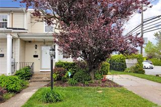 216 Swalm Street A, Westbury, NY 11590