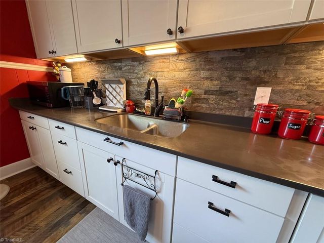 1011 Ava Street, Burlington, NC 27215