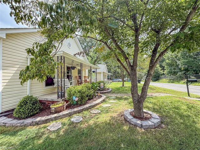 1011 Ava Street, Burlington, NC 27215