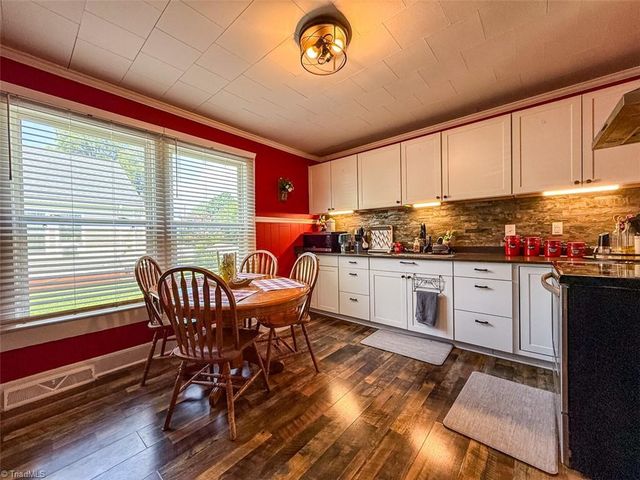 1011 Ava Street, Burlington, NC 27215