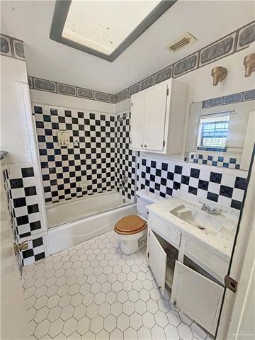 2211 W Hackberry Avenue, Mcallen, TX 78501