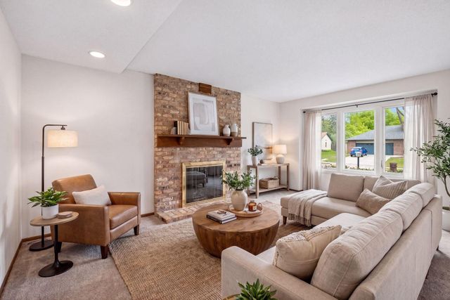 6001 W 98th Street, Bloomington, MN 55438