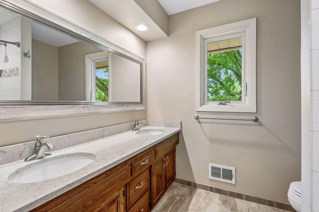6001 W 98th Street, Bloomington, MN 55438