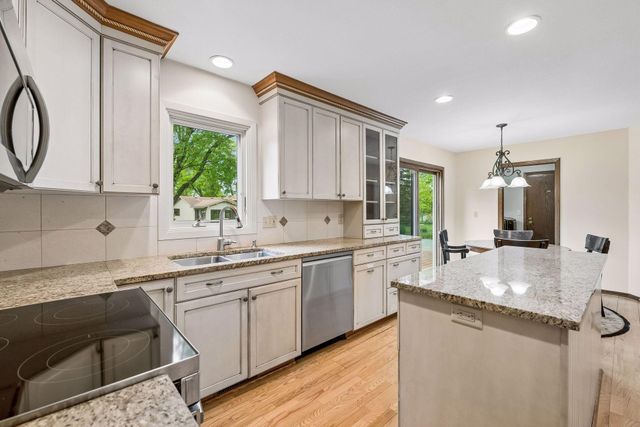 6001 W 98th Street, Bloomington, MN 55438