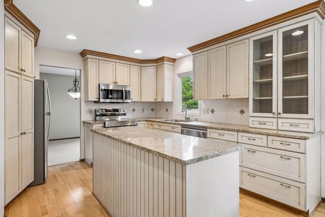 6001 W 98th Street, Bloomington, MN 55438