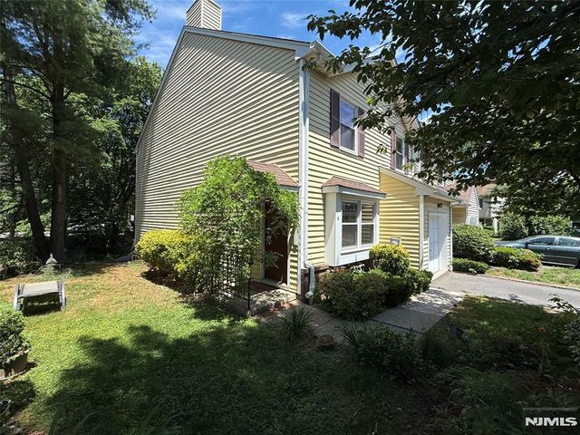 6 Chris Court 6, Fair Lawn, NJ 07410