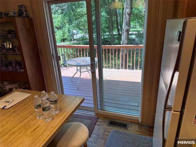 6 Chris Court 6, Fair Lawn, NJ 07410