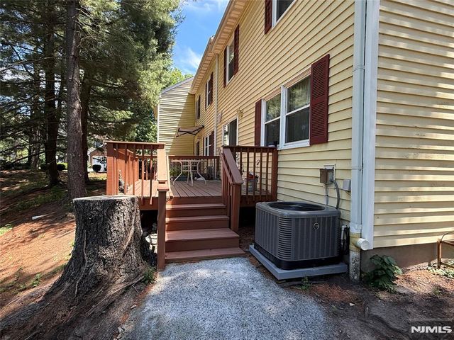 6 Chris Court 6, Fair Lawn, NJ 07410