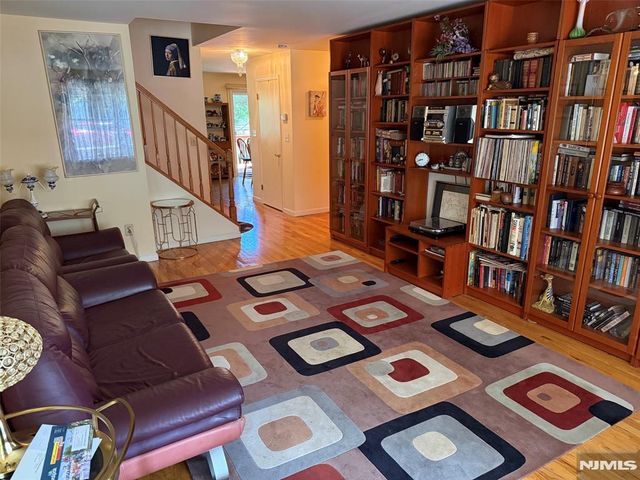 6 Chris Court 6, Fair Lawn, NJ 07410