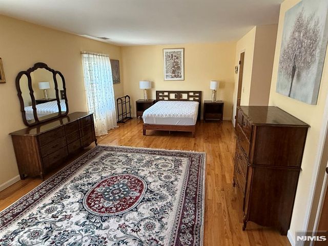6 Chris Court 6, Fair Lawn, NJ 07410