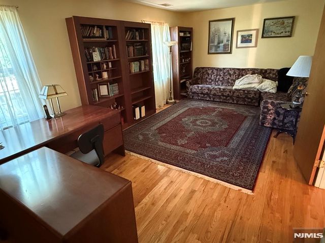 6 Chris Court 6, Fair Lawn, NJ 07410