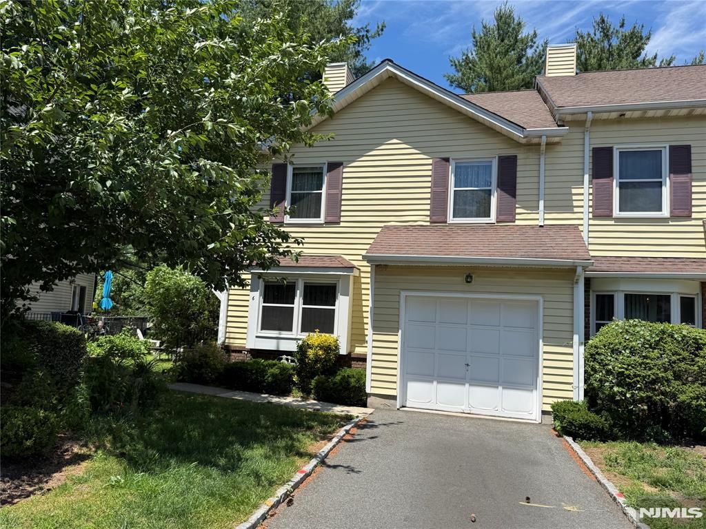 6 Chris Court 6, Fair Lawn, NJ 07410