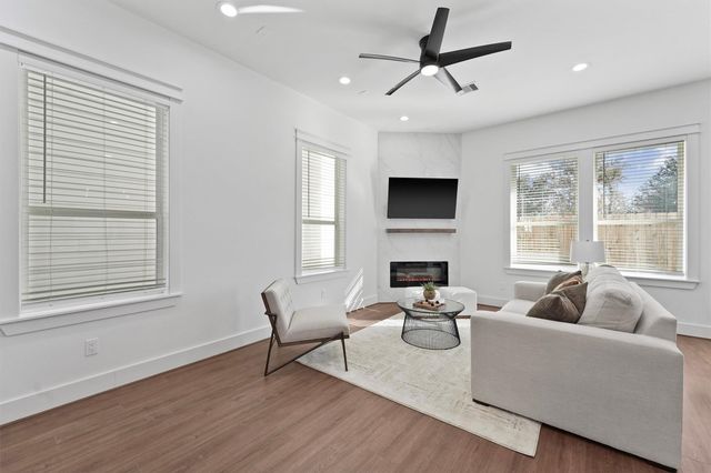 6128 Endeavor Heights Road, Houston, TX 77091