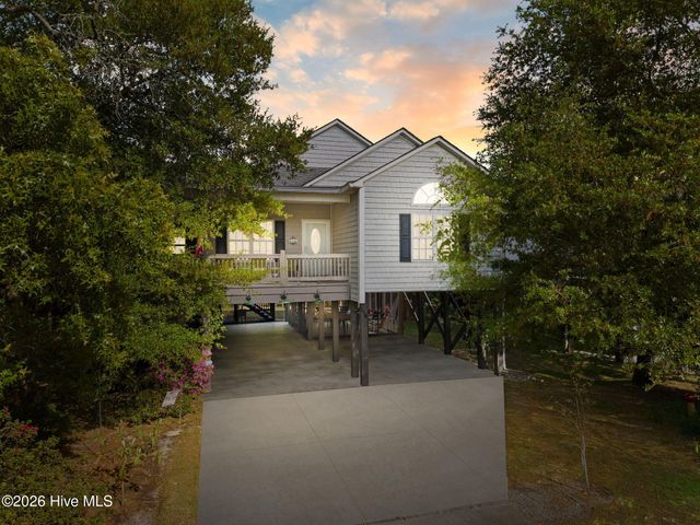 116 NW 2nd Street, Oak Island, NC 28465