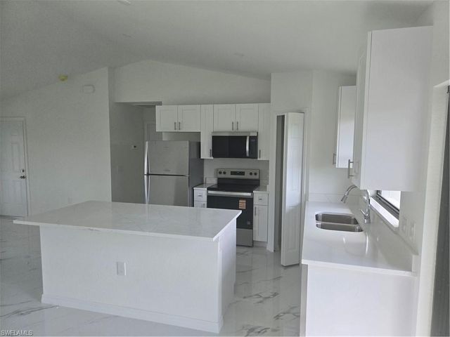 2707 30th ST SW, Lehigh Acres, FL 33976